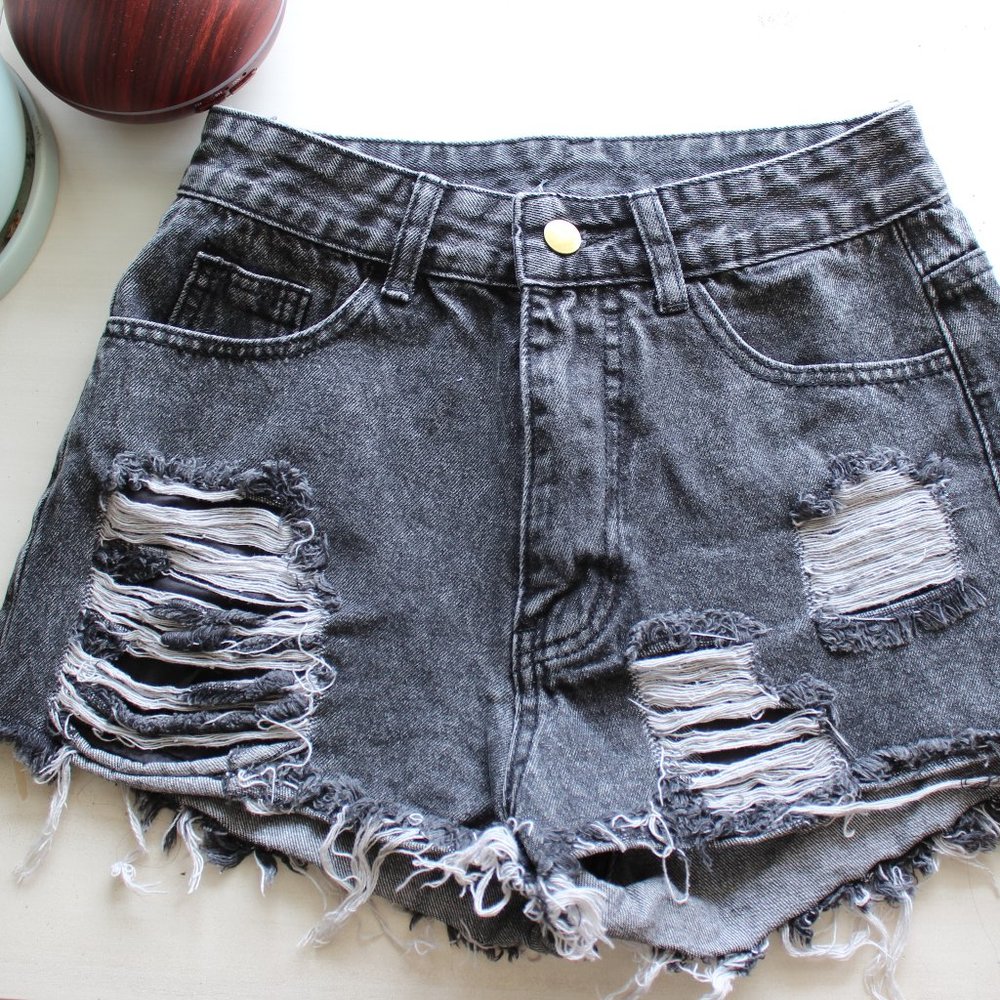 High Waisted Black Demin Shorts ♡